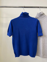 Kép betöltése a galériamegjelenítőbe: 0083 BASIC rövid ujjú garbó