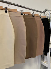 Kép betöltése a galériamegjelenítőbe: 9636 NATUR Alakformáló szoknya