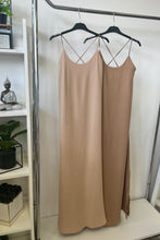 Kép betöltése a galériamegjelenítőbe: 12757 SUMMER pántos nyári ruha