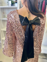 Kép betöltése a galériamegjelenítőbe: 6666 MARION flitteres, hátán masnis ruha