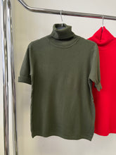 Kép betöltése a galériamegjelenítőbe: 0083 BASIC rövid ujjú garbó