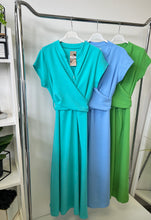 Kép betöltése a galériamegjelenítőbe: DALMA csavart átkötős rövid ujjú ruha