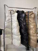 Kép betöltése a galériamegjelenítőbe: 4286 FÉNYES Steppelt mellény