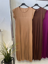 Kép betöltése a galériamegjelenítőbe: 8217 EMILY pliszírozott ruha