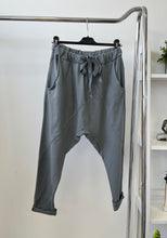 Kép betöltése a galériamegjelenítőbe: 3458 Ülepes pamut nadrág