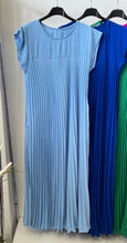 Kép betöltése a galériamegjelenítőbe: 8217 EMILY pliszírozott ruha