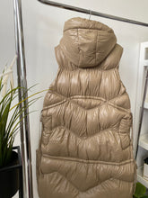 Kép betöltése a galériamegjelenítőbe: 4286 FÉNYES Steppelt mellény