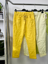 Kép betöltése a galériamegjelenítőbe: VANDA gyűrt nadrág 7373/1318