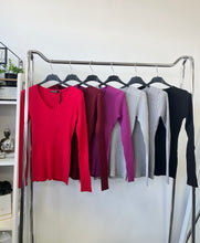 Kép betöltése a galériamegjelenítőbe: 5808 BORDÁS basic V nyakú felső