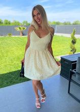 Kép betöltése a galériamegjelenítőbe: 11086 BELLA csipkés miniruha