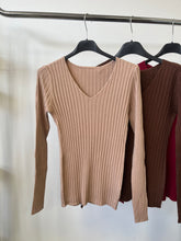 Kép betöltése a galériamegjelenítőbe: 5808 BORDÁS basic V nyakú felső