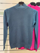 Kép betöltése a galériamegjelenítőbe: 002 BASIC félgarbó