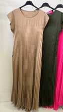 Kép betöltése a galériamegjelenítőbe: 8217 EMILY pliszírozott ruha
