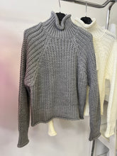 Kép betöltése a galériamegjelenítőbe: 067 MOLLY VASTAG kötésű pulóver