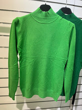 Kép betöltése a galériamegjelenítőbe: 002 BASIC félgarbó