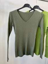 Kép betöltése a galériamegjelenítőbe: 5808 BORDÁS basic V nyakú felső