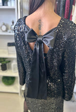 Kép betöltése a galériamegjelenítőbe: 6666 MARION flitteres, hátán masnis ruha