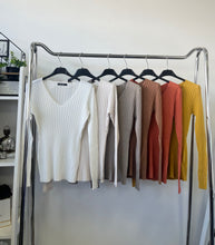 Kép betöltése a galériamegjelenítőbe: 5808 BORDÁS basic V nyakú felső