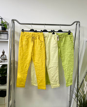 Kép betöltése a galériamegjelenítőbe: VANDA gyűrt nadrág 7373/1318