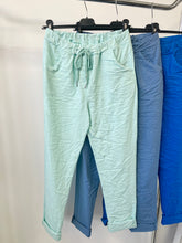 Kép betöltése a galériamegjelenítőbe: VANDA gyűrt nadrág 7373/1318