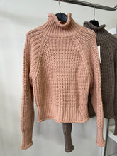 Kép betöltése a galériamegjelenítőbe: 067 MOLLY VASTAG kötésű pulóver