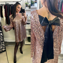 Kép betöltése a galériamegjelenítőbe: 6666 MARION flitteres, hátán masnis ruha