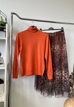 Kép betöltése a galériamegjelenítőbe: BASIC garbó pulóver / 9076