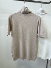 Kép betöltése a galériamegjelenítőbe: 0083 BASIC rövid ujjú garbó