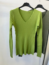 Kép betöltése a galériamegjelenítőbe: 5808 BORDÁS basic V nyakú felső