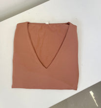 Kép betöltése a galériamegjelenítőbe: RIKKY felső 127