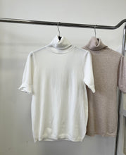 Kép betöltése a galériamegjelenítőbe: 0083 BASIC rövid ujjú garbó