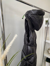 Kép betöltése a galériamegjelenítőbe: 4286 FÉNYES Steppelt mellény