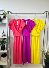 Kép betöltése a galériamegjelenítőbe: DALMA csavart átkötős rövid ujjú ruha