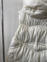 Kép betöltése a galériamegjelenítőbe: 4286 FÉNYES Steppelt mellény