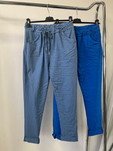 Kép betöltése a galériamegjelenítőbe: VANDA gyűrt nadrág 7373/1318