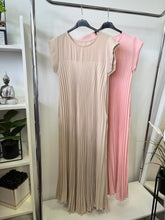 Kép betöltése a galériamegjelenítőbe: 8217 EMILY pliszírozott ruha