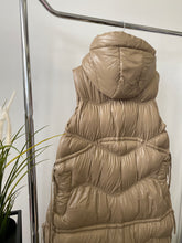 Kép betöltése a galériamegjelenítőbe: 4286 FÉNYES Steppelt mellény