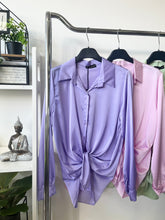 Kép betöltése a galériamegjelenítőbe: 7988 GIGI színes szatén blúz