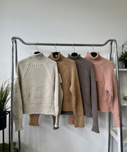 Kép betöltése a galériamegjelenítőbe: 067 MOLLY VASTAG kötésű pulóver