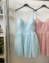 Kép betöltése a galériamegjelenítőbe: 11086 BELLA csipkés miniruha