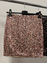 Kép betöltése a galériamegjelenítőbe: 1026 Flitteres miniszoknya