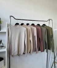 Kép betöltése a galériamegjelenítőbe: 002 BASIC félgarbó