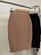 Kép betöltése a galériamegjelenítőbe: 9636 NATUR Alakformáló szoknya