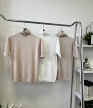 Kép betöltése a galériamegjelenítőbe: 0083 BASIC rövid ujjú garbó