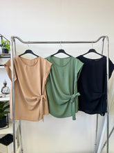 Kép betöltése a galériamegjelenítőbe: 25153 LOTTE átkötős felső