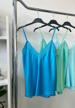 Kép betöltése a galériamegjelenítőbe: CSIPKÉS szatén top 3352