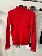 Kép betöltése a galériamegjelenítőbe: 8066 MELITTA basic csipkebetétes felső