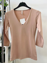 Kép betöltése a galériamegjelenítőbe: RIKKY felső 127