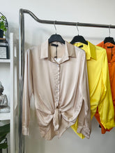 Kép betöltése a galériamegjelenítőbe: 7988 GIGI színes szatén blúz