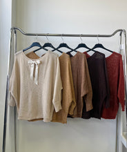 Kép betöltése a galériamegjelenítőbe: 1236 SZATĖN szalagos csillogós felső